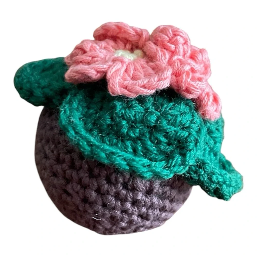Handmade African Violet Crocheted Blooming‎ Plant Small Office Decor Amigurumi